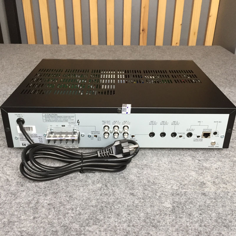 Mặt sau amply TOA A-3212DM