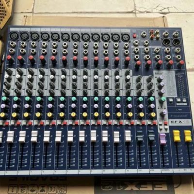 Thực tế mixer Soundcraft EFX12