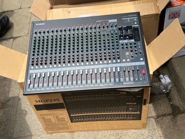 Bàn mixer Yamaha MGP24X 24 kênh