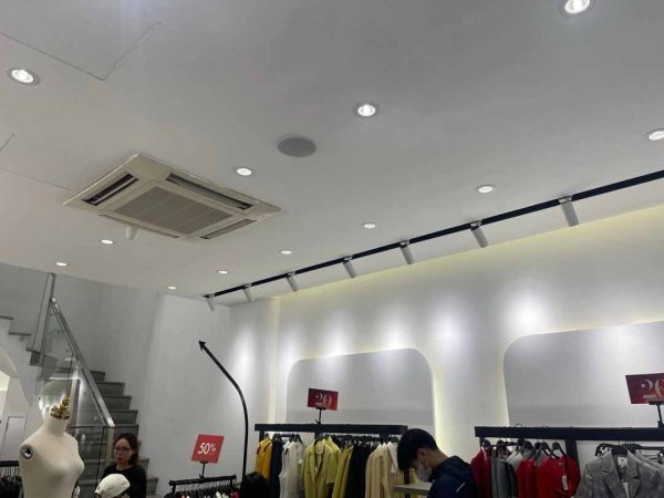 Thực tế bộ loa âm trần giá rẻ được VHT lắp đặt cho shop quần áo