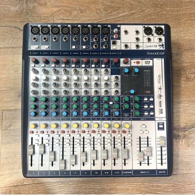 Soundcraft Signature 12 hình ảnh thực tế mixer