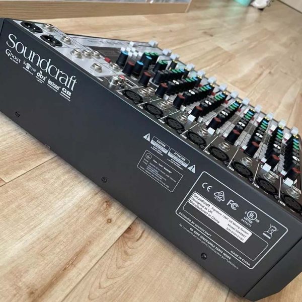 Soundcraft Signature 12 mặt sau