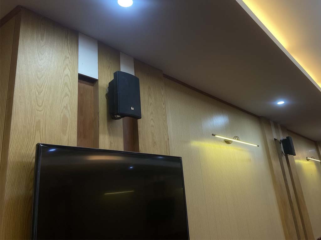 Cấu hình âm thanh phòng họp 40-60m2 sử dụng loa hộp 30W TOA BS-1030B