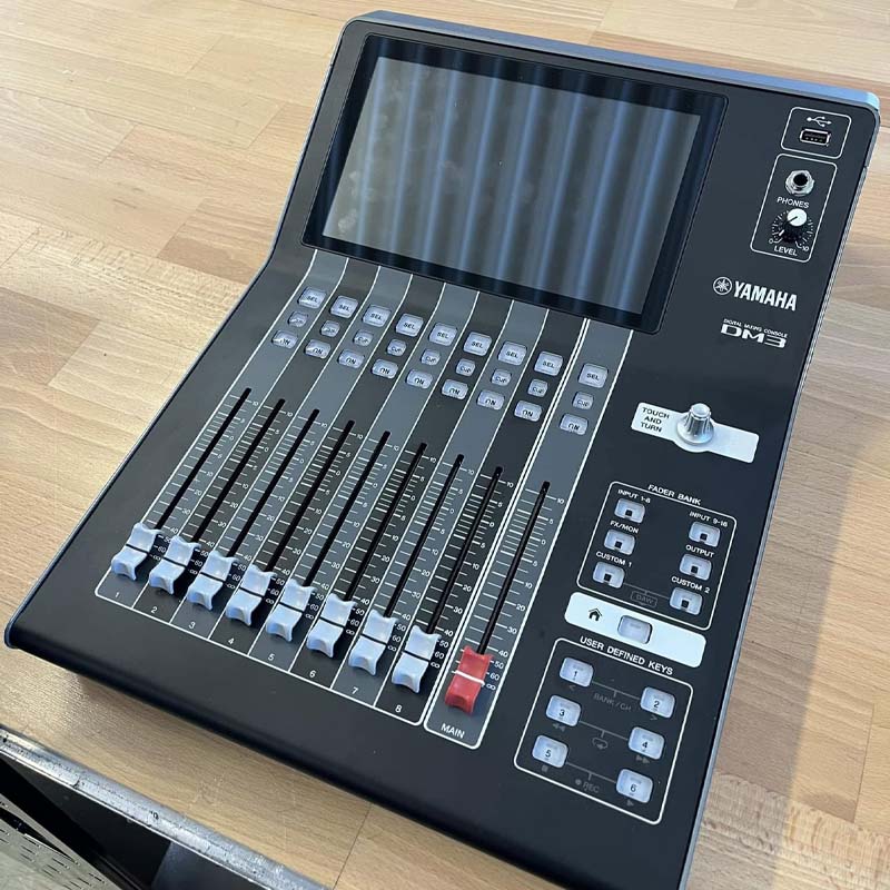 mixer kỹ thuật số Yamaha DM3 Standard thực tế