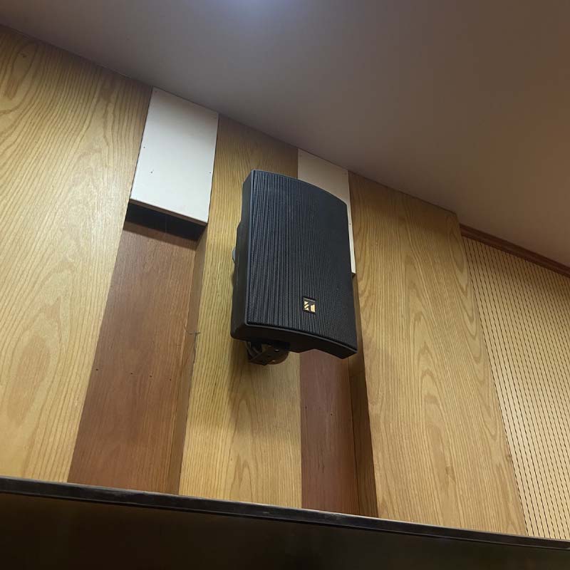 Loa hộp TOA 30W sử dụng trong cấu hình âm thanh phòng họp