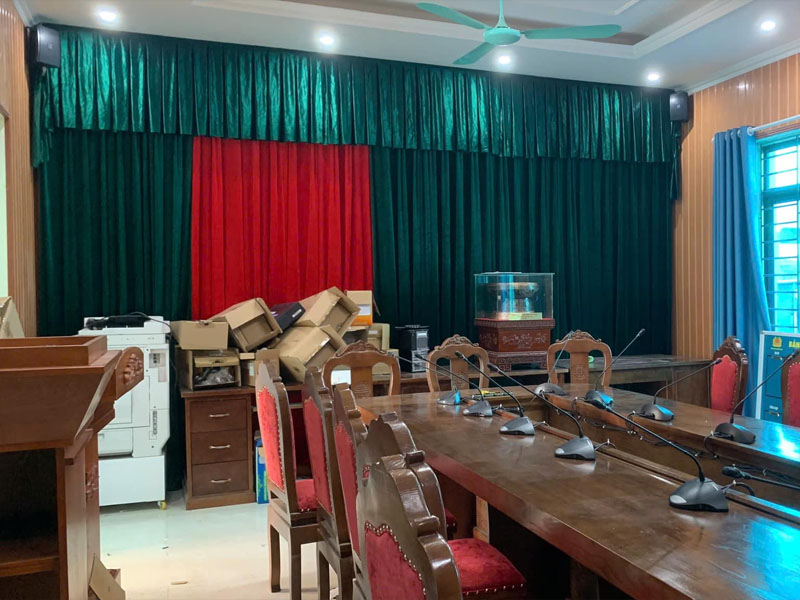 Phòng họp hội thảo được lắp đặt loa treo tường nhỏ gọn thẩm mỹ