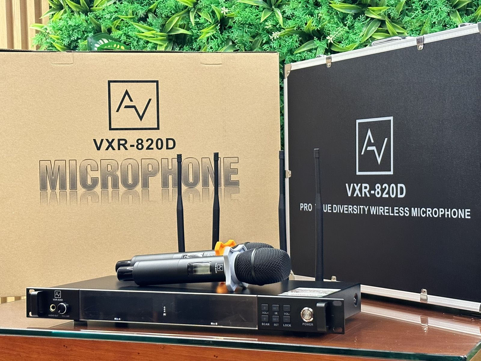 VRX-820D Micro không dây cầm tay