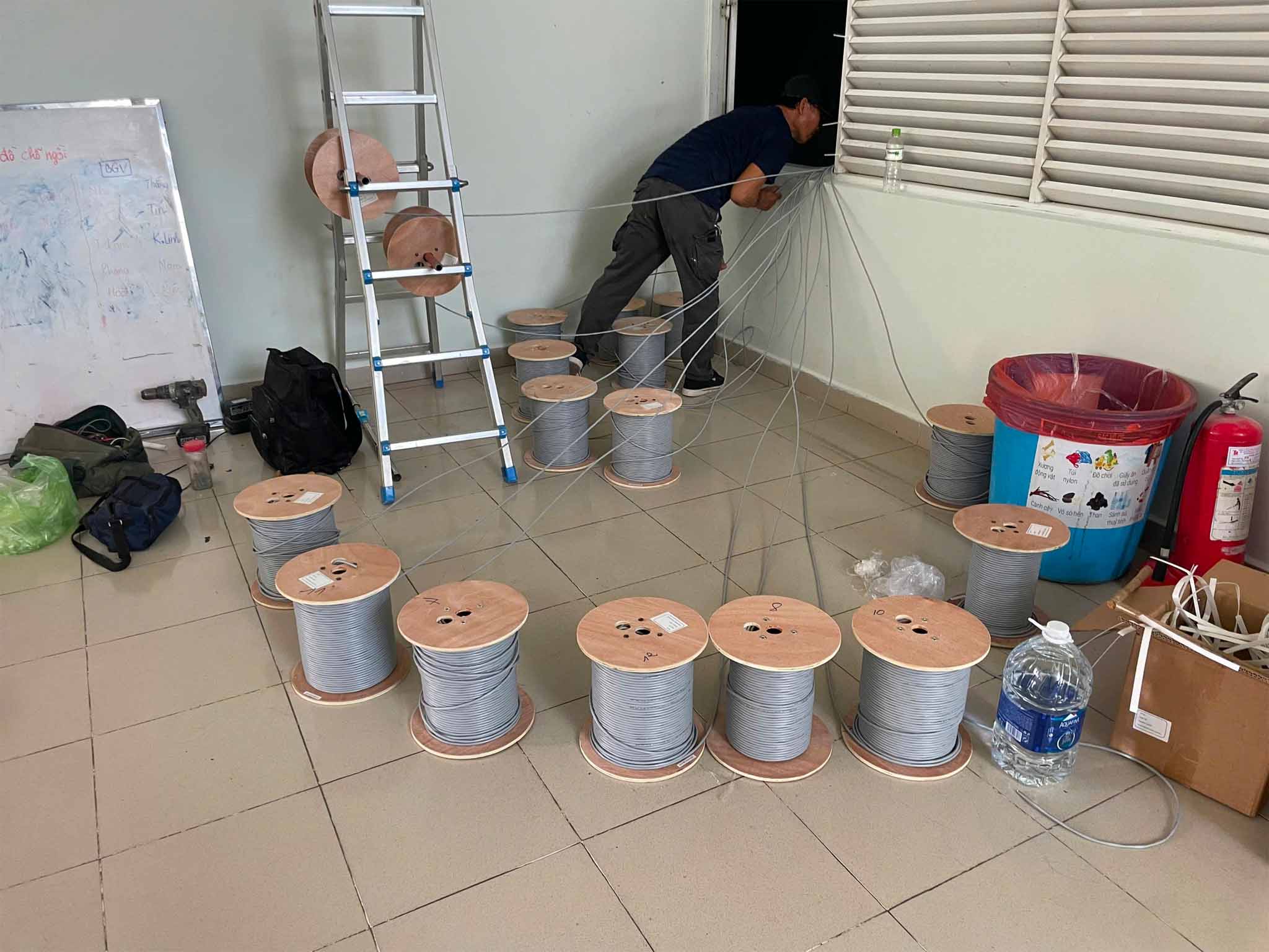 Dây loa được kỹ thuật VHT Audio chạy dây