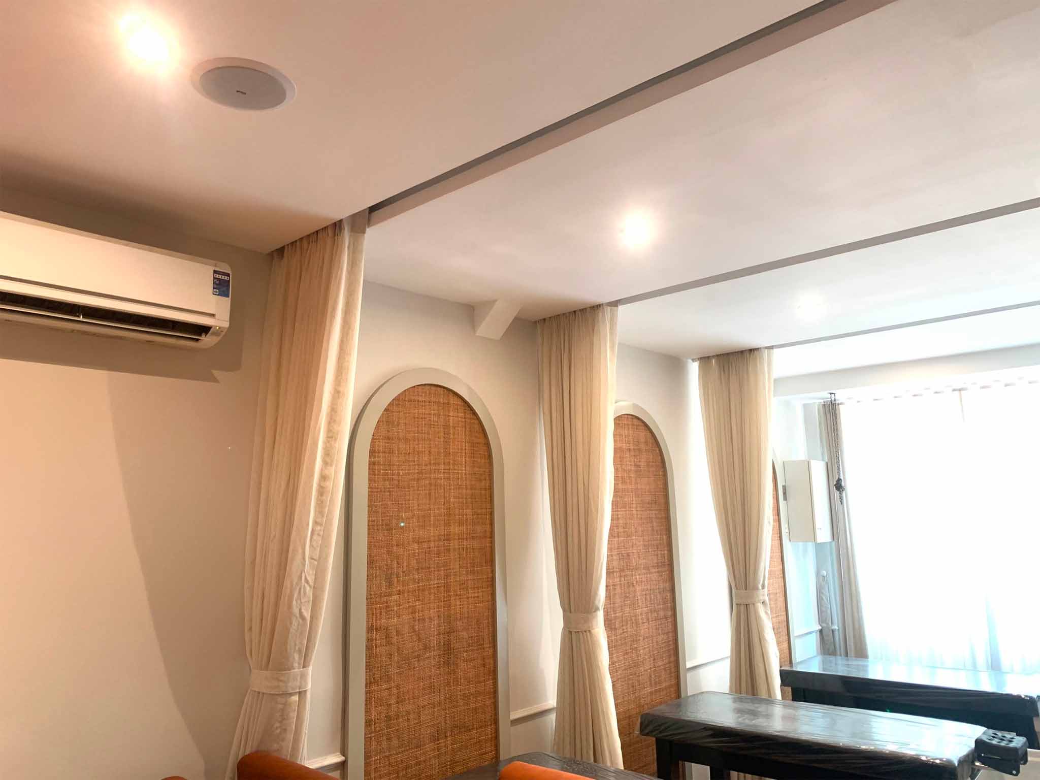 Loa âm trần được lắp đặt cho từng phòng spa thẩm mỹ