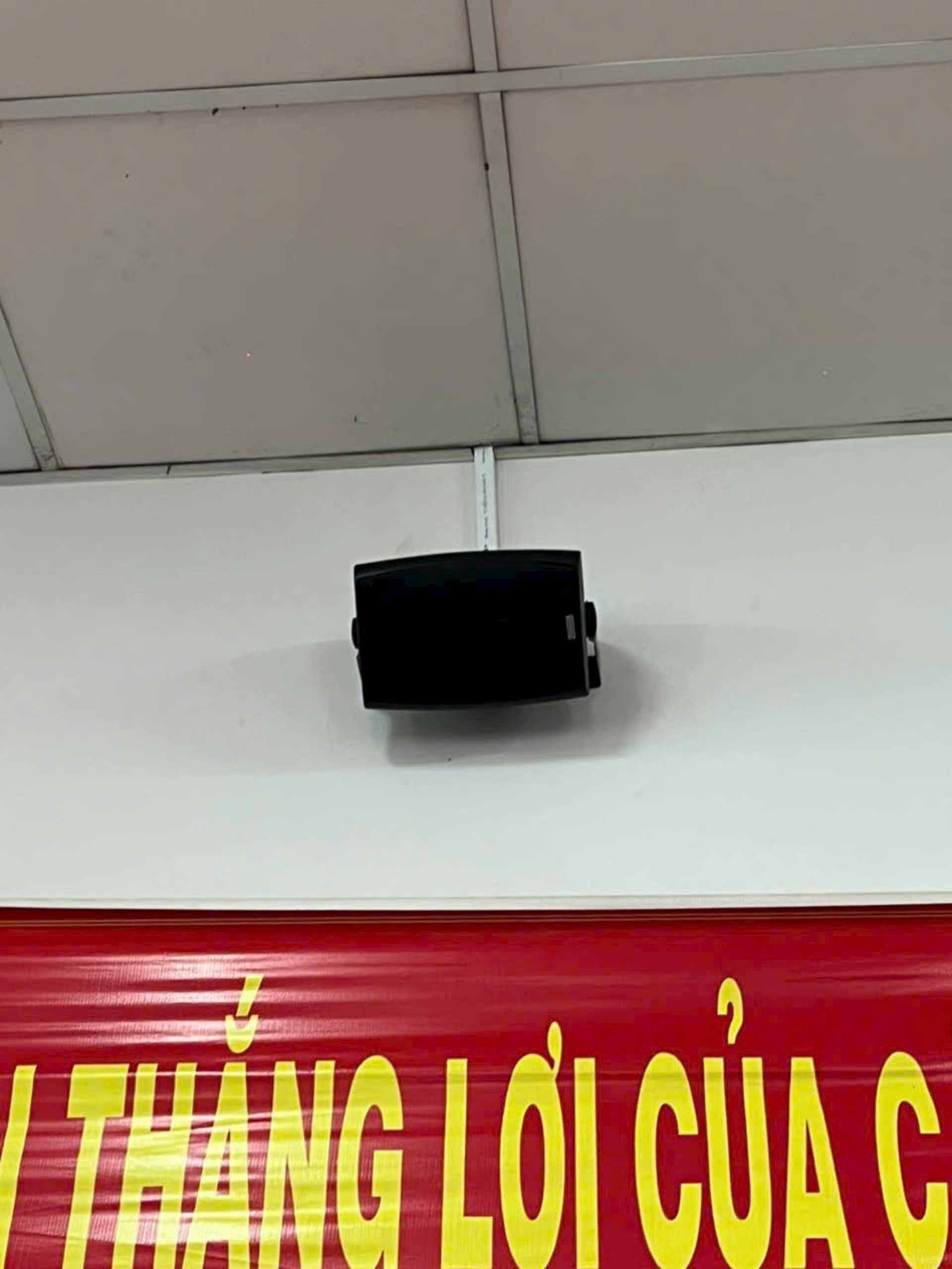 Loa hộp treo tường 30W lắp đặt hội trường