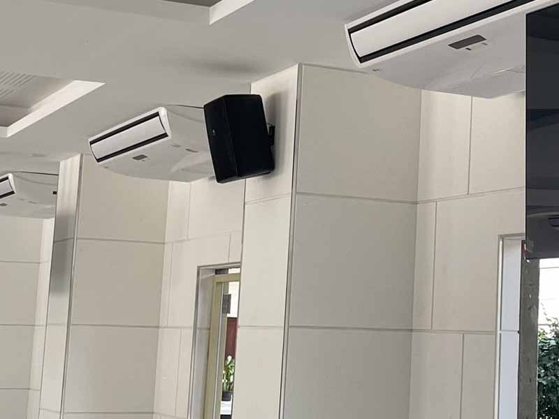 Loa treo tường lắp đặt cho thông báo nghe nhạc văn phòng