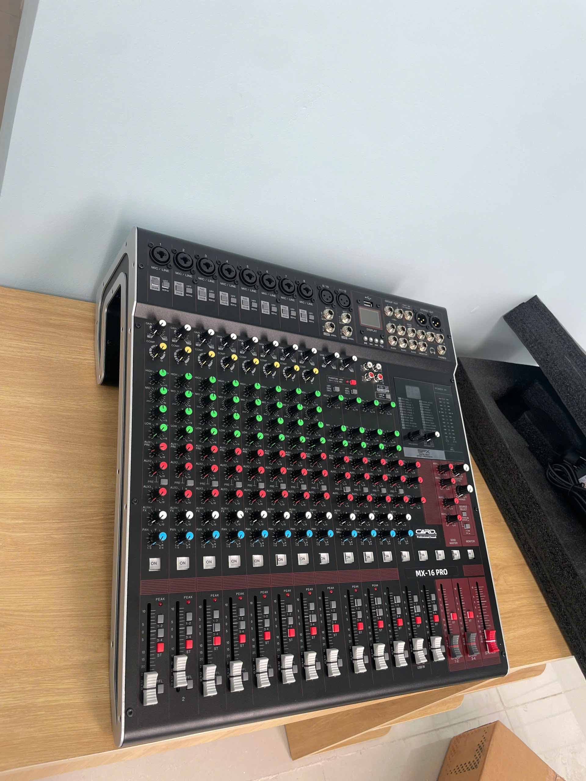 Mixxer 16 kênh được dùng cho hội trường