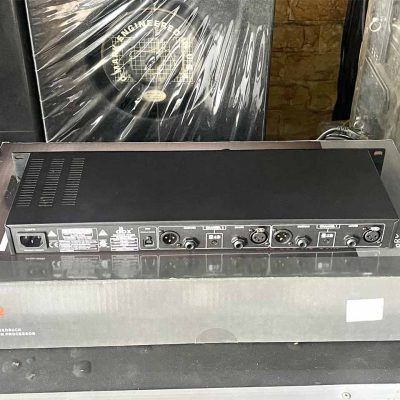 Mặt sau của DBX AFS2