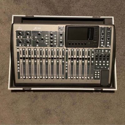 Behringer X32 mixer digital