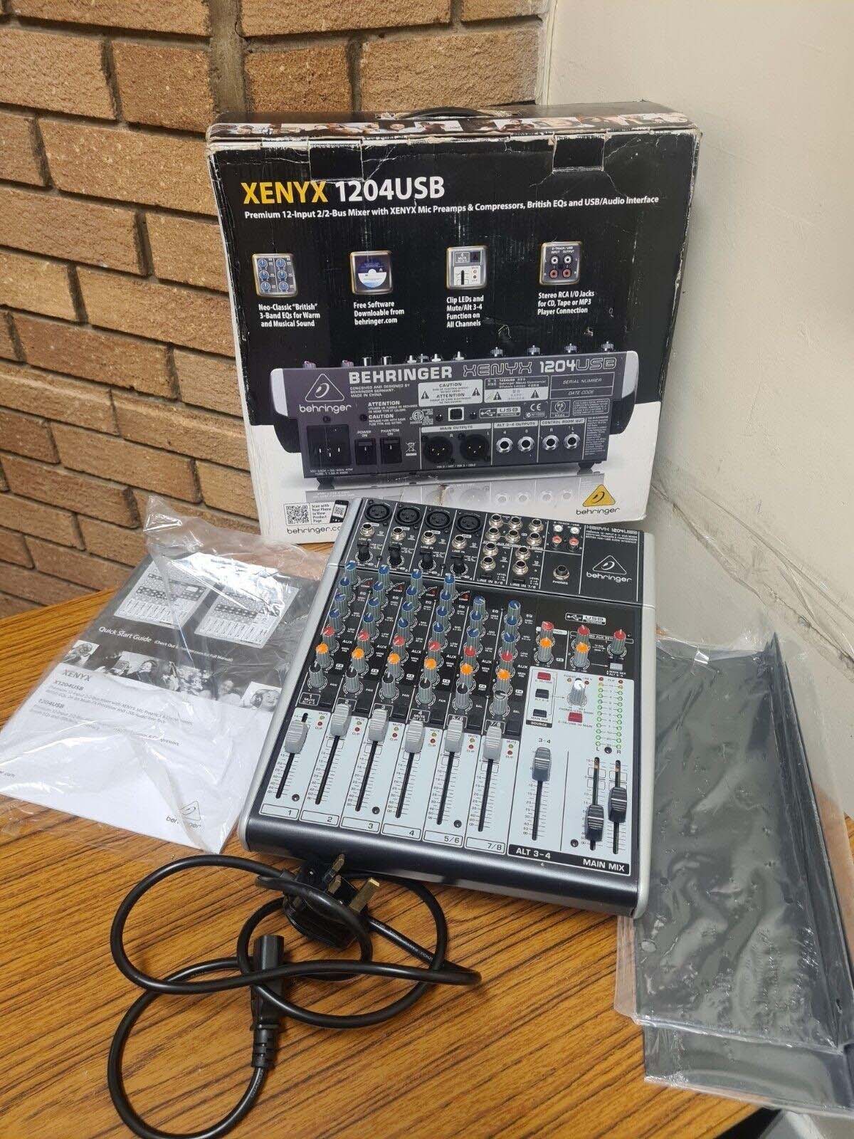 Behringer X1204USB