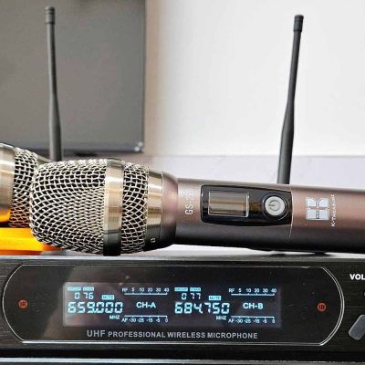 KTreasure GS200 micro không dây cầm tay.