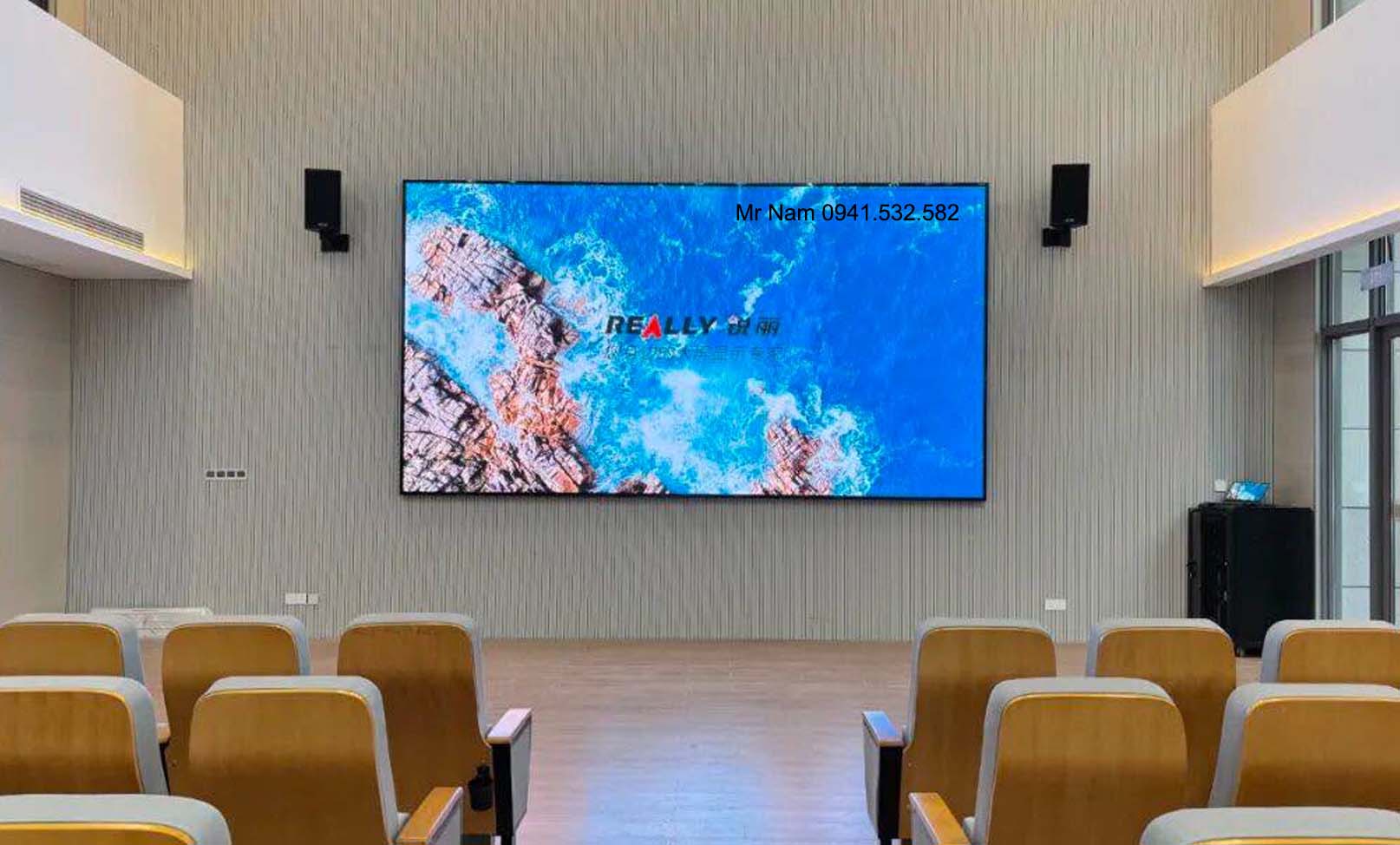 Báo Giá Thi Công Màn Hình LED Phòng Họp