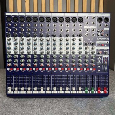 MIDAS DM16 mixer analog