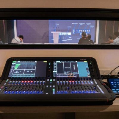 Mixer Allen & Heath Avantis
