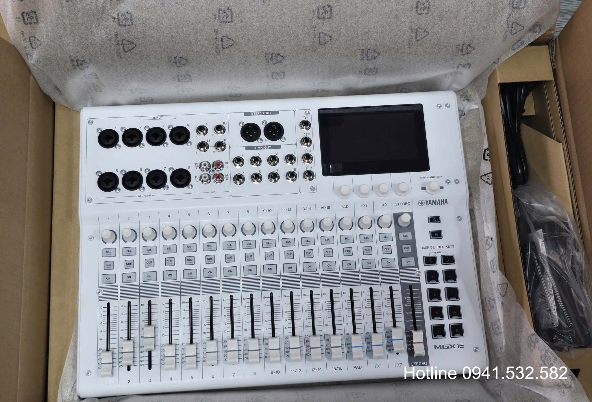 Yamaha MGX16 màu trắng
